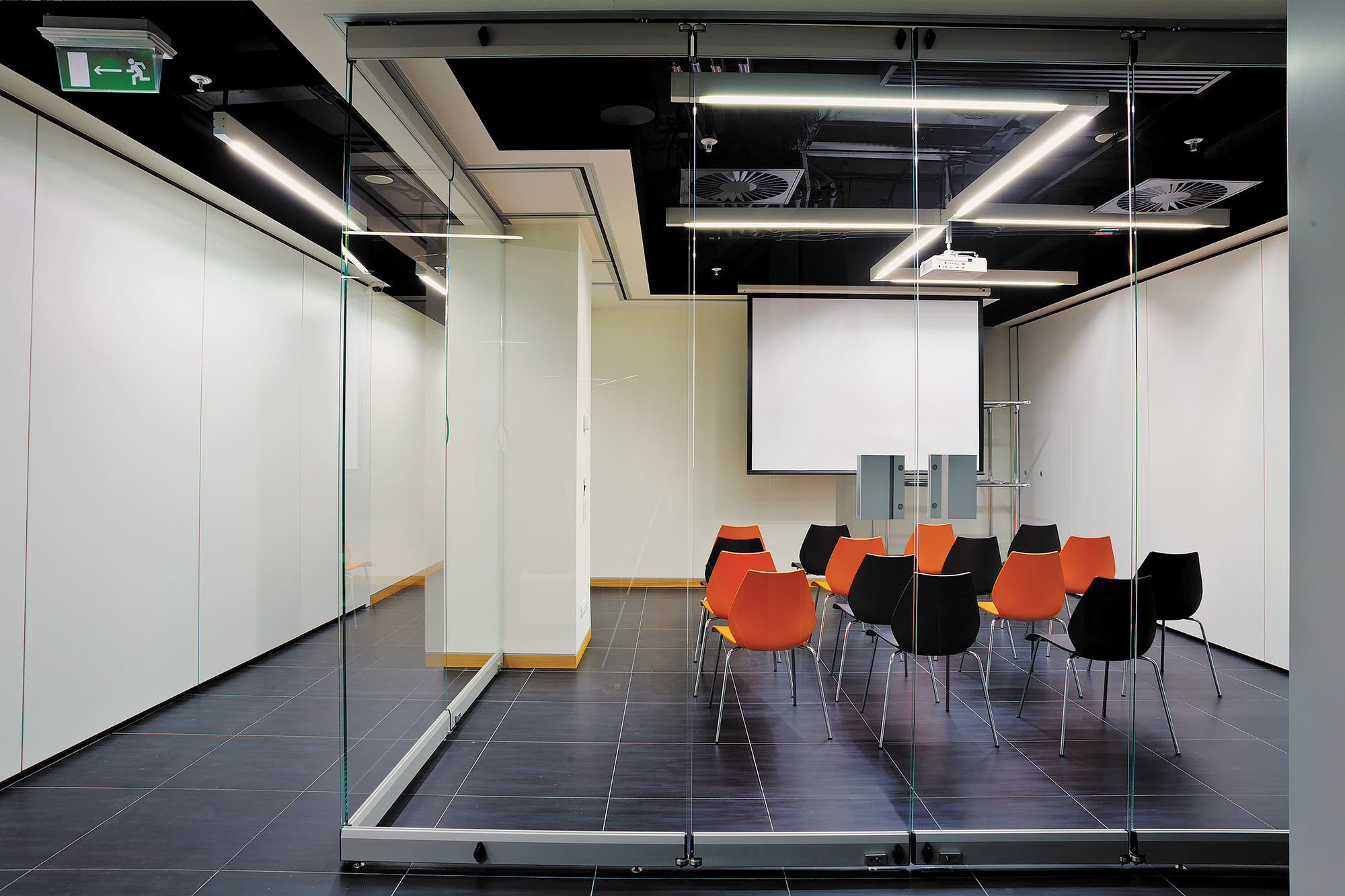 Photo All-glass sliding partitions NAYADA Hufcor G3000