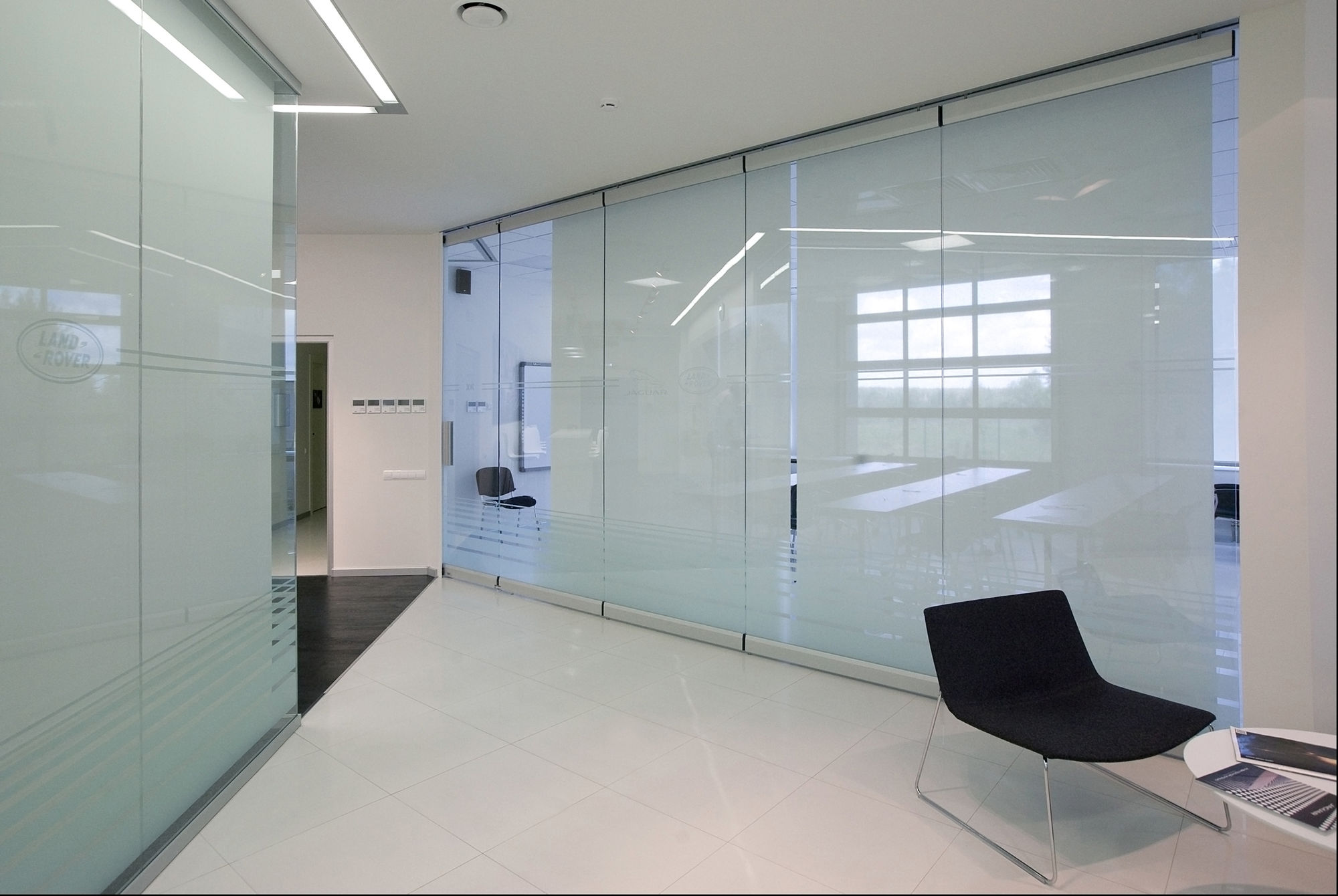 Photo All-glass sliding partitions NAYADA Hufcor G3000