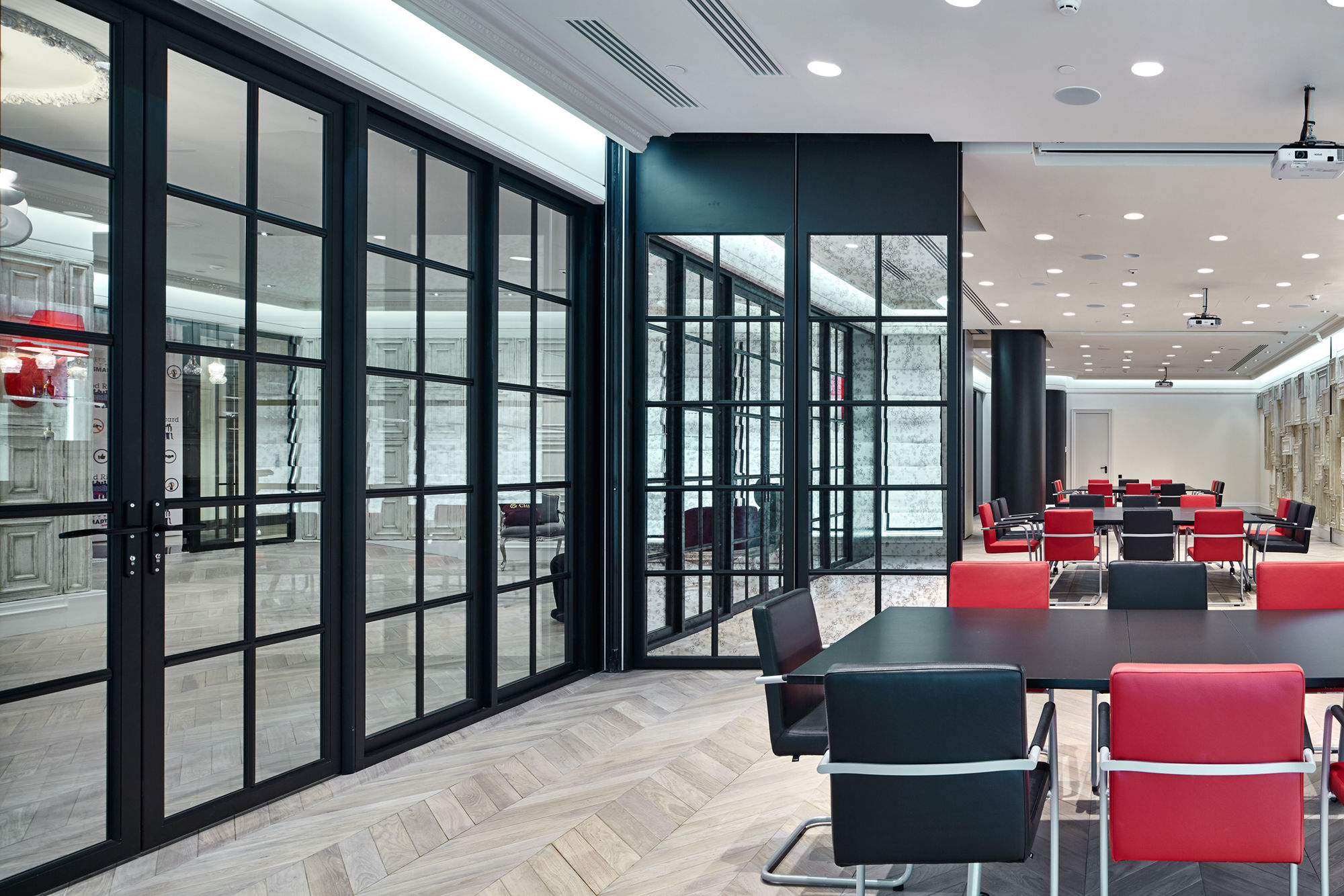 Photo Deaf sliding partitions NAYADA Hufcor