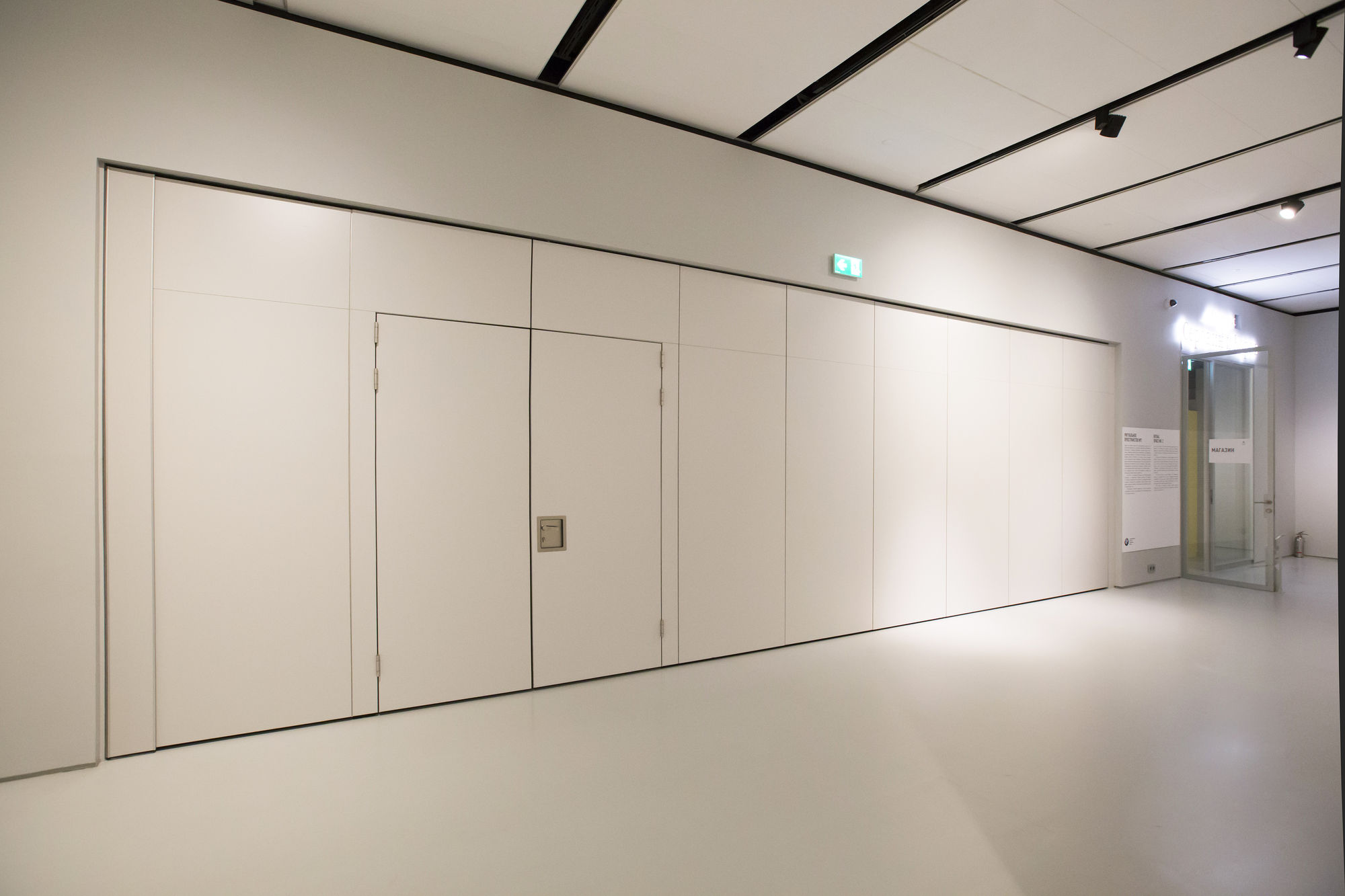 Photo Deaf sliding partitions NAYADA Hufcor