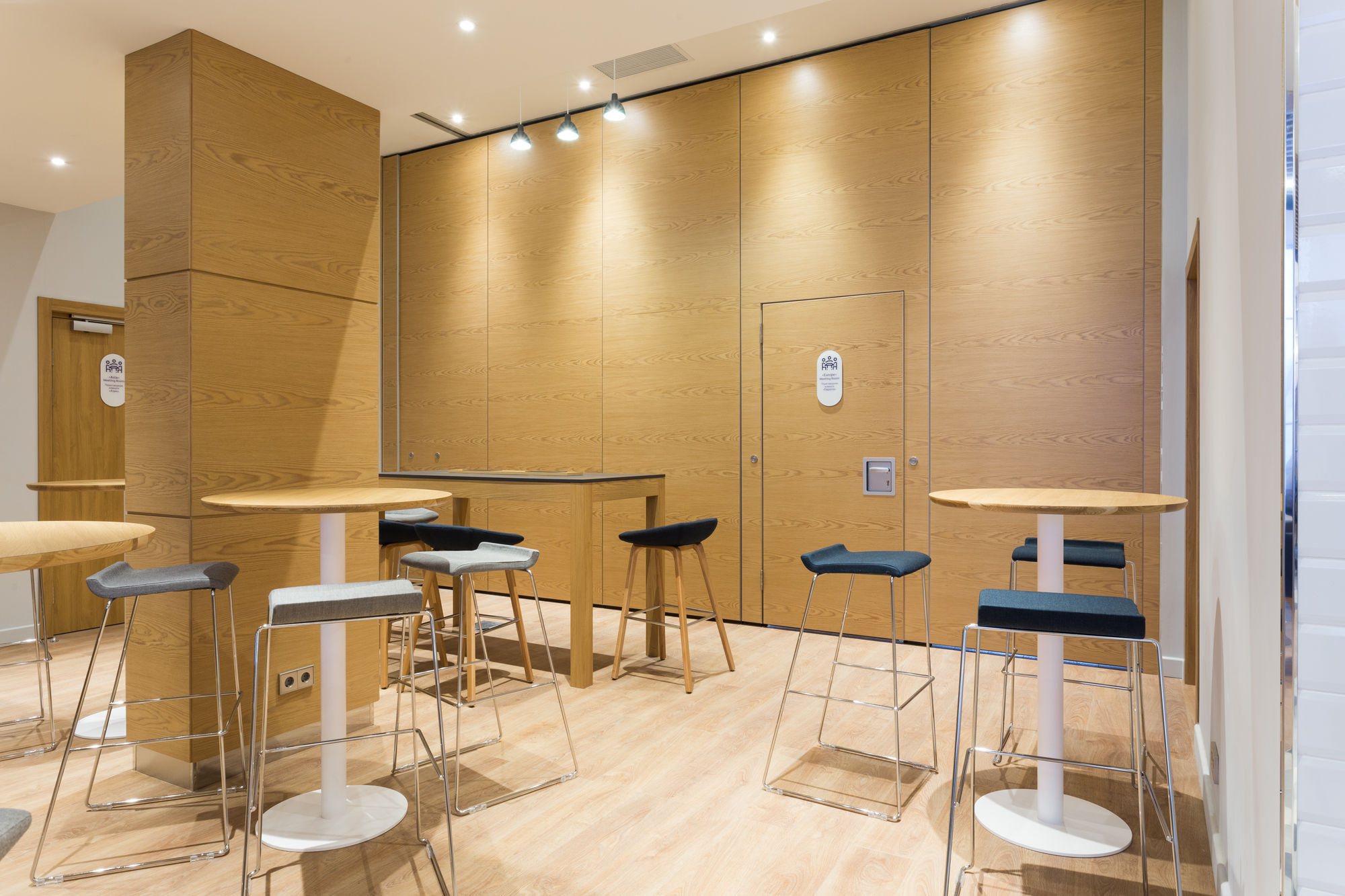 Photo Deaf sliding partitions NAYADA Hufcor