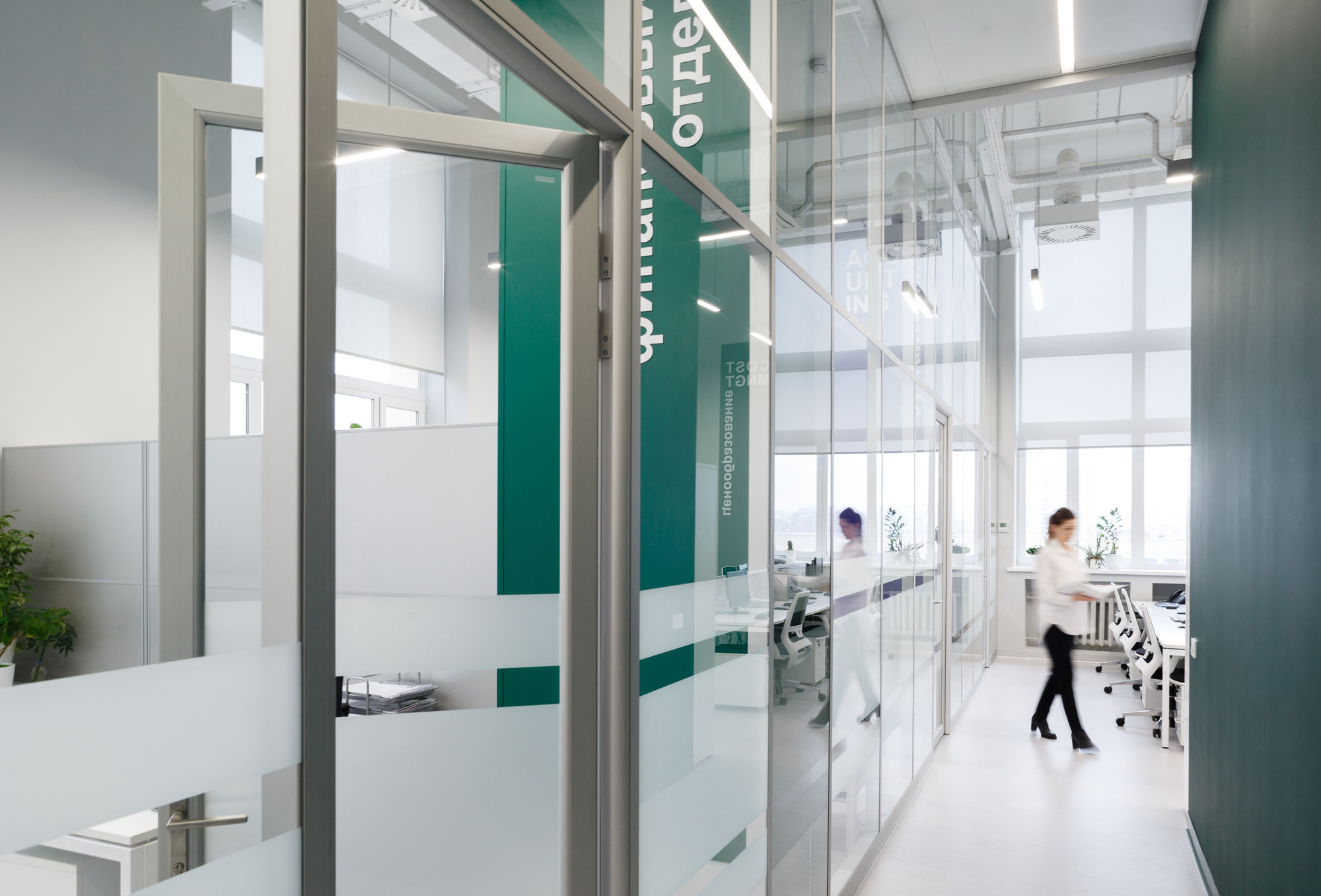 Photo Doors with aluminum lining